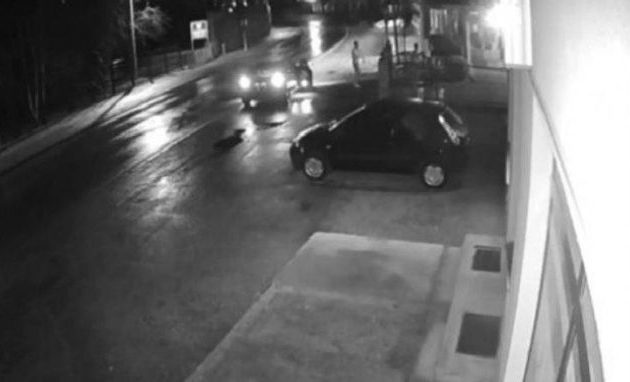 Βόσνιοι ποδοσφαιριστές βγαίνουν νύχτα και πετούν μπουκάλια σε τζαμί (βίντεο)