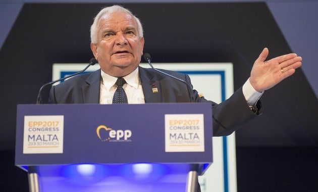 “Βόμβες” ΕΛΚ και Μπακογιάννη για Μητσοτάκη – Άδειασμα με το “καλημέρα” για πΓΔΜ