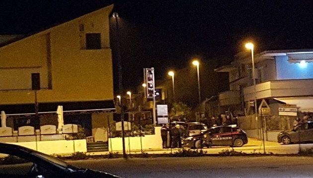 48χρονος σε κατάσταση αμόκ σκότωσε τη γυναίκα του και πυροβόλησε περαστικούς (φωτο)