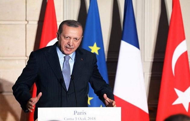 “Mπαρούτι” ο Ερντογάν: Δεν θα ικετεύουμε συνεχώς την Ε.Ε. – “Καυγάς” με δημοσιογράφο (βίντεο)