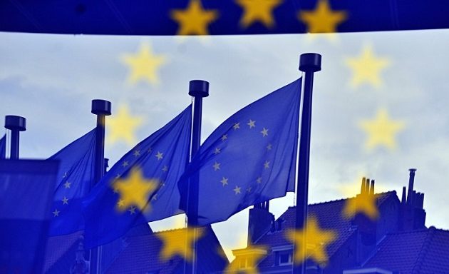 Bloomberg: Η ευρωζώνη μπορεί να αισιοδοξεί για το 2018