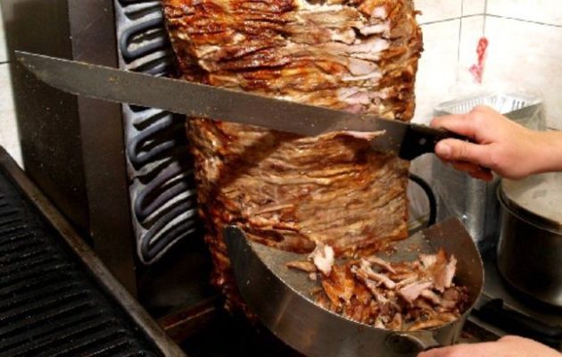 Ποιος ξένος ποδοσφαιριστής-σταρ των γηπέδων ανοίγει γυράδικο (φωτο)