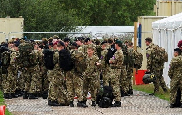 Οι βρετανικές ένοπλες δυνάμεις θέλουν περισσότερες γυναίκες, μουσουλμάνους και ομοφυλόφιλους