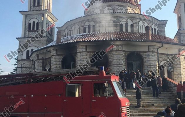 Φωτιά άρπαξε η Μητρόπολη Κορυτσάς – «Φταίνε τα κεριά» λένε αλβανικά ΜΜΕ