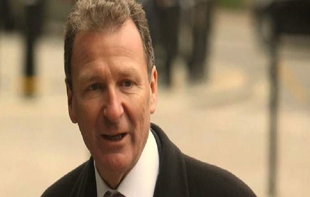 Πυρά κατά Μέι: Γελοία και ανίκανη η ομάδα του Βrexit