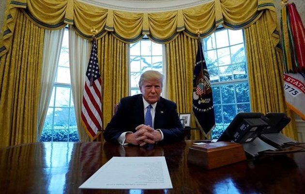 Ο Τραμπ υπογράφει την επιβολή δασμών σε χάλυβα και αλουμίνιο – Ποιους εξαιρεί