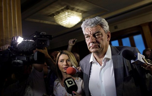 Πολιτικές εξελίξεις στη Ρουμανία: Παραιτήθηκε ο πρωθυπουργός Μιχάι Τουντόσε