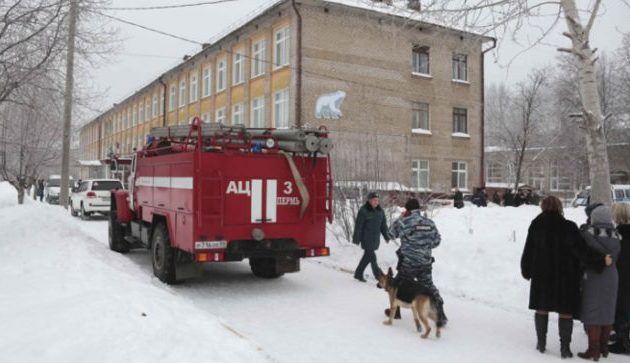 Σφαγή σε σχολείο της Ρωσίας: 15χρονος επιτέθηκε με τσεκούρι σε συμμαθητές του (βίντεο)