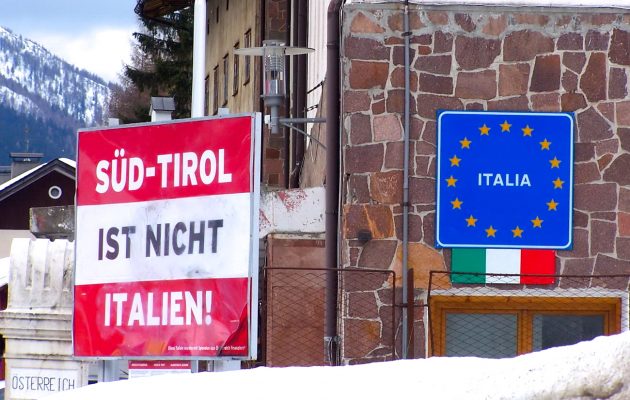 Η Αυστρία υποκινεί μειονοτικά ζητήματα στη βόρεια Ιταλία – Μοιράζει υπηκοότητες σε γερμανόφωνους Ιταλούς