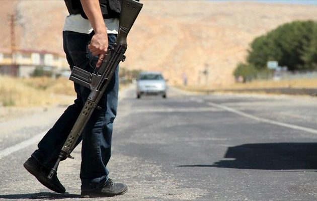 Σαρώνουν την Τουρκία για την “τρομοκρατική προπαγάνδα” – Άλλους 42 συνέλαβε η Άγκυρα