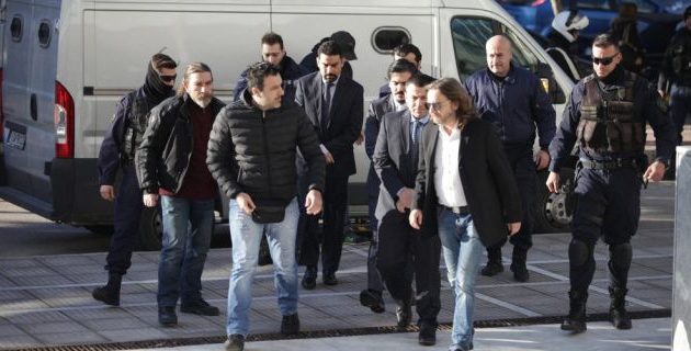 Ώρα μηδέν για την απόφαση ασύλου στον έναν από τους 8 Τούρκους στρατιωτικούς