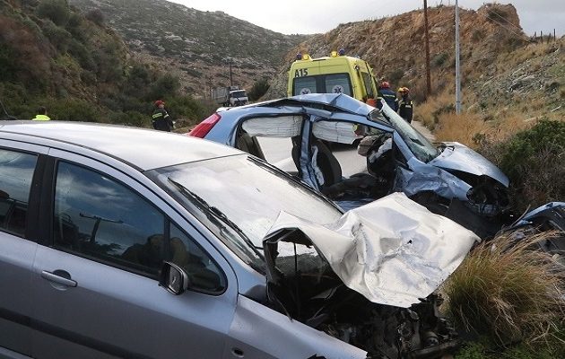 Θρήνος στην Κρήτη: Aρραβωνιασμένο ζευγάρι και η μητέρα της κοπέλας σκοτώθηκαν σε τροχαίο
