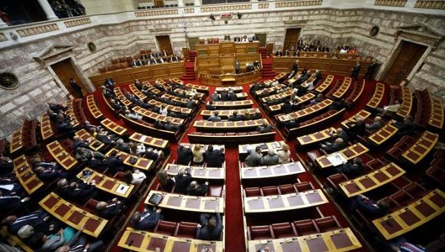 Στη Βουλή το Πολυνομοσχέδιο: Όλα όσα προβλέπονται για πλειστηριασμούς, απεργίες και επιδόματα