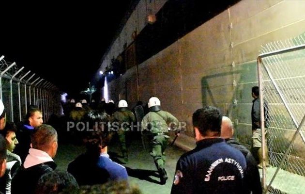 Άγριες συμπλοκές Αφγανών και Αράβων στο “χοτ σποτ” της ΒΙΑΛ στη Χίο