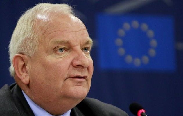 Ο πρόεδρος του κεντροδεξιού ΕΛΚ χαιρετίζει το «παράθυρο ευκαιρίας» για λύση στο Σκοπιανό