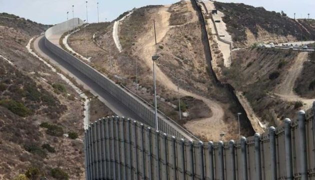 Αμερικανός δικαστής ανάβει “πράσινο φως” για το τείχος του Μεξικού