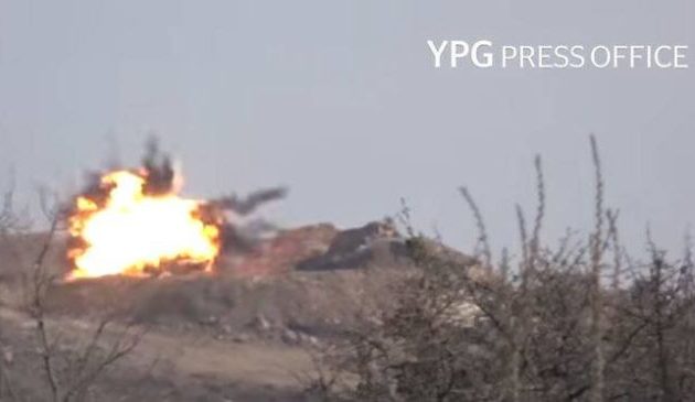 Οι Κούρδοι ανατινάζουν τουρκικό τανκ Μ-60 και οπλισμένο ημιφορτηγό στην Εφρίν (βίντεο)