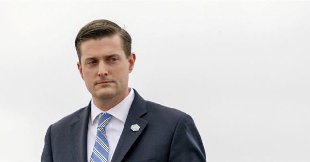 Σύμβουλος του Λευκού Οίκου παραιτήθηκε μετά τις κατηγορίες ότι κακοποιούσε τις συζύγους του