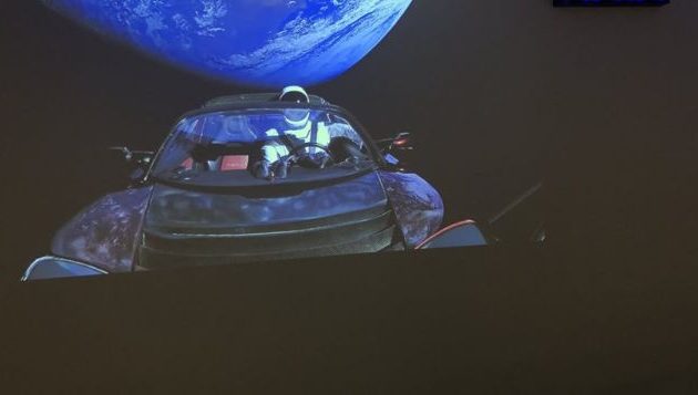 Ιστορική στιγμή: Δείτε τον πύραυλο του Έλον Μασκ να εκτοξεύεται για τον Άρη (βίντεο)