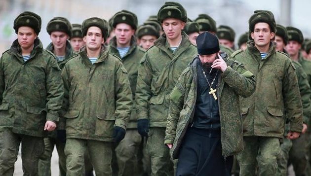 Γιατί θα εκπαιδευθούν στα άρματα μάχης οι Ρώσοι ορθόδοξοι ιερείς