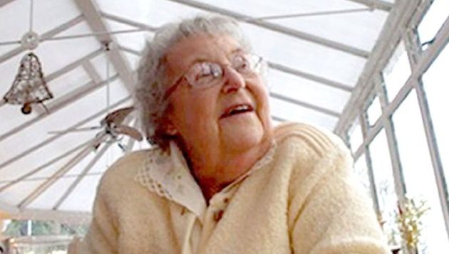 Εγγονός και κόρη της έδωσαν θανατηφόρο “κοκτέιλ” και την έπνιξαν με μαξιλάρι