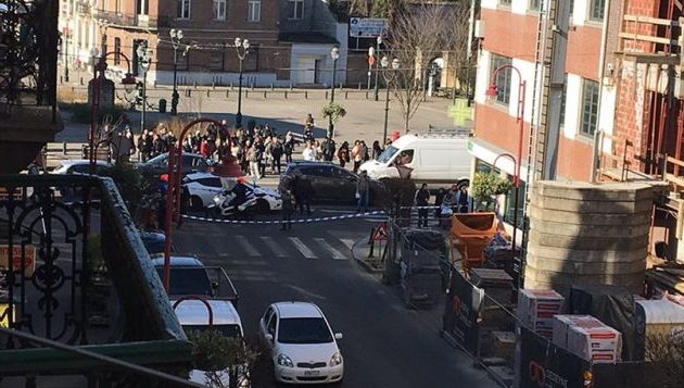 Συναγερμός στις Βρυξέλλες: Ένοπλος «ταμπουρώθηκε» σε κτίριο κοντά σε σχολείο