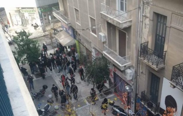 Επεισόδια μεταξύ ΜΑΤ και μελών του ΝΑΡ