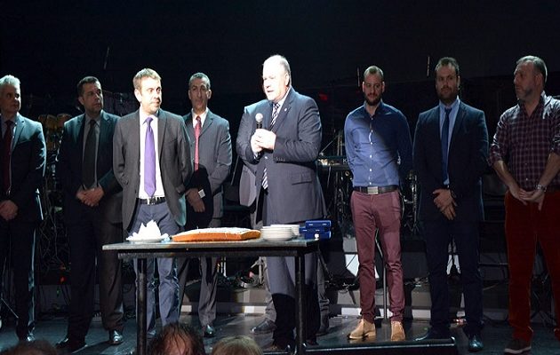 Το κέφι χτύπησε “κόκκινο” στον ετήσιο χορό των Αστυνομικών της Αθήνας (φωτο)