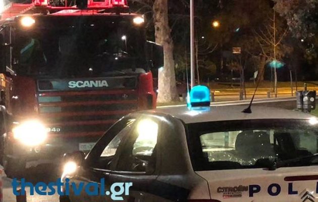 Εμπρηστική επίθεση σε κτίριο του υπουργείου Εθνικής Άμυνας στη Θεσσαλονίκη (φωτο+βίντεο)