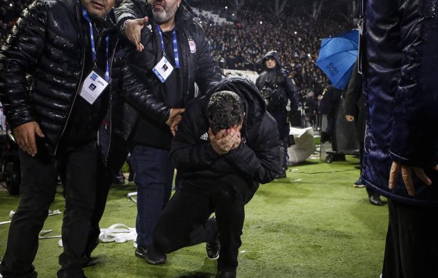 Στον «αέρα» το ντέρμπι ΠΑΟΚ-Ολυμπιακού – Αντικείμενο χτύπησε τον Όσκαρ Γκαρθία