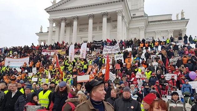Στους δρόμους οι Φινλανδοί γιατί τους έκοψαν τα επιδόματα ανεργίας