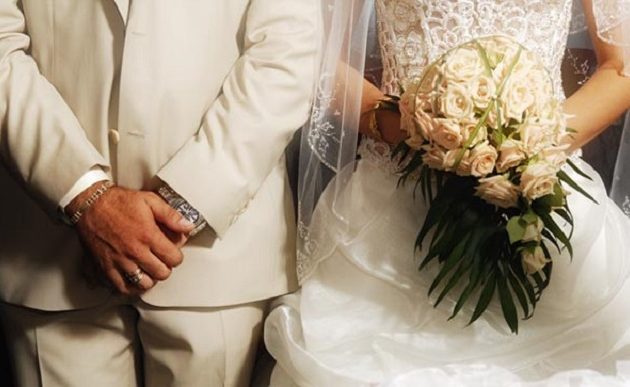 Πανικός στη Λάρισα: Καλεσμένη έκλεβε τα «φακελάκια» του γάμου