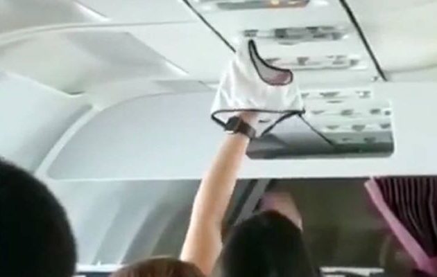 Γυναίκα στέγνωσε εσώρουχο μέσα στο αεροπλάνο (βίντεο)