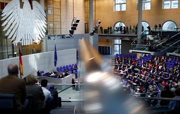 Η Γερμανία ψήφισε νόμο για περιορισμό της επανένωσης οικογενειών προσφύγων