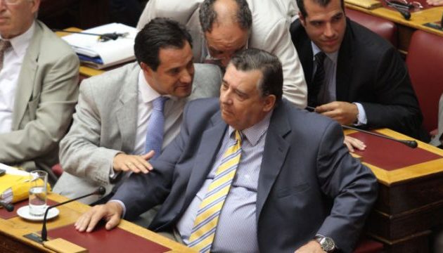 Πώς ο Καρατζαφέρης «παίρνει το αίμα του πίσω» από τον Άδωνι (βίντεο)