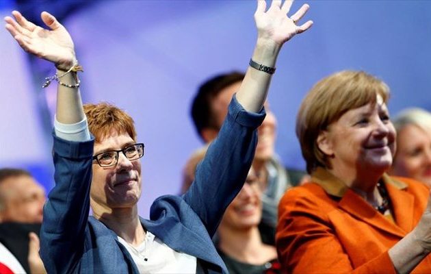 Αυτή είναι η «μίνι Μέρκελ» που αναλαμβάνει Γενική Γραμματέας του CDU