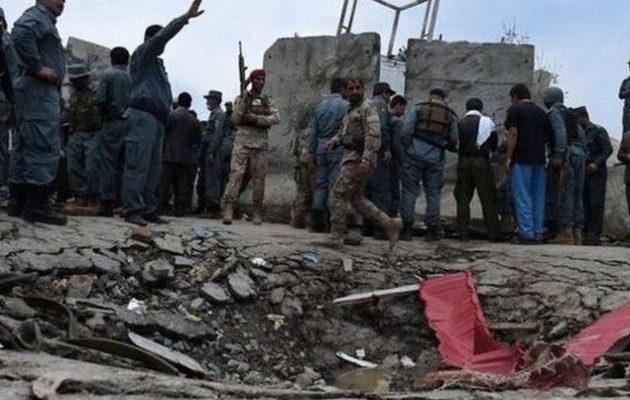 Πολύνεκρη βομβιστική επίθεση αυτοκτονίας στο Πακιστάν