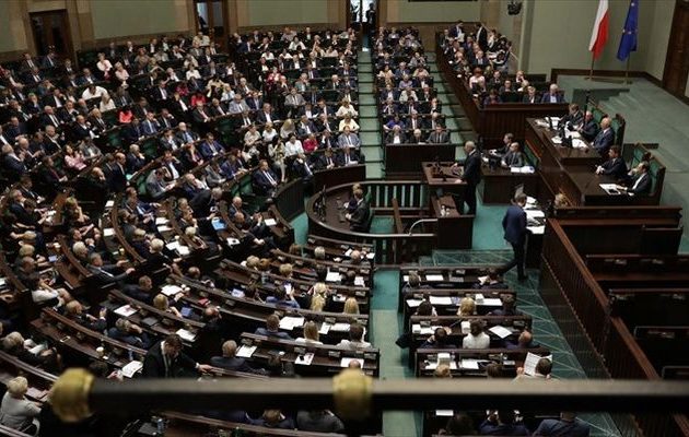 Οργή HΠΑ-Ισραήλ: Η Πολωνία ψήφισε το νόμο για το Ολοκαύτωμα παρά τις αντιδράσεις