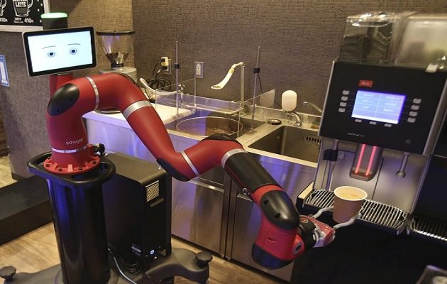 Ρομπότ φτιάχνουν και σερβίρουν καφέ στο Τόκιο (φωτο)