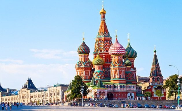 55χρονος Ρώσος καθηγητής παντρεύτηκε τη μαθήτριά του για να γλιτώσει την καταδίκη