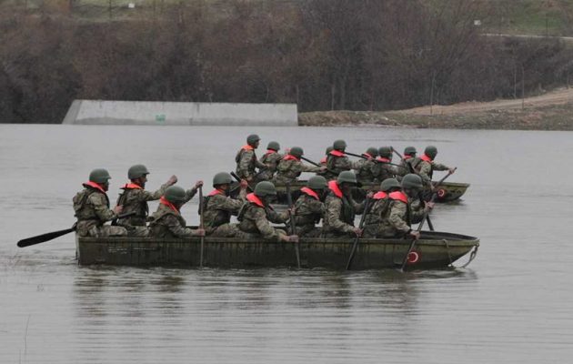 Οι Τούρκοι έκαναν άσκηση περάσματος ποταμού κοντά στον Έβρο (φωτο)