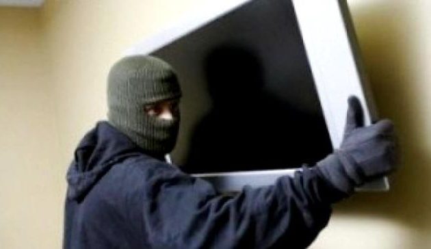 Έλληνας επικήρυξε με 5.000 ευρώ αυτούς που του έκλεψαν την τηλεόραση