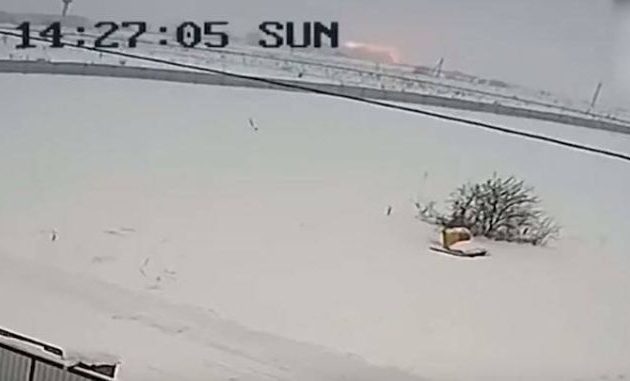 Δείτε τη συγκλονιστική στιγμή που το ρωσικό αεροσκάφος Antonov συντρίβεται (βίντεο)