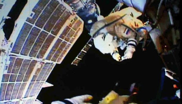 Πότε ξεκινά ο πρώτος διαστημικός περίπατος για… “φραγκάτους” τουρίστες που ετοιμάζουν οι Ρώσοι
