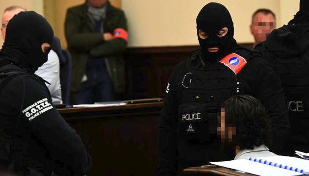 Ξεκίνησε η δίκη του Σαλάχ Αμπντεσλάμ – Του τρομοκράτη που αιματοκύλισε το Παρίσι