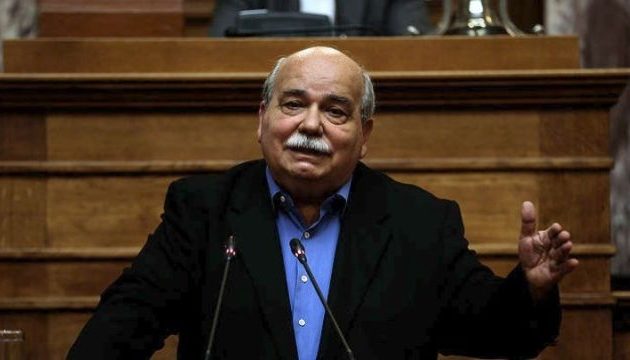 “Μάχη” Novartis στη Bουλή: Επιμένει στην άρνηση για 10 κάλπες η ΝΔ – Τι απαντά ο Βούτσης