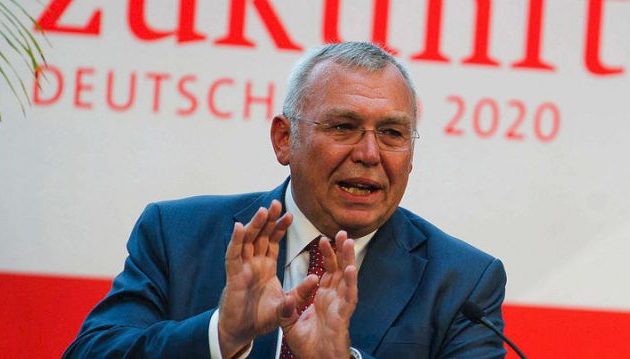 Πρώην Αυστριακός καγκελάριος διαψεύδει ότι τα «έπιανε» από τον Πολ Μάναφορτ