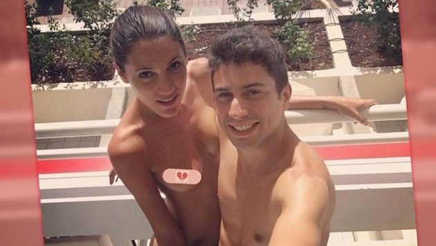 Ταξιδεύουν άφραγκοι σε όλο τον κόσμο και βγάζουν λεφτά από τα ερωτικά τους βίντεο