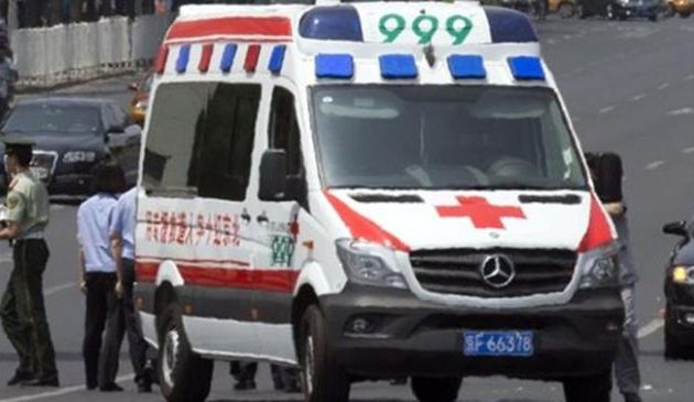 Τους χτύπησε και τους άφησε αβοήθητους, ήταν η γυναίκα και ο γιος του