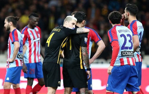 Η ΑΕΚ νίκησε 1-0 τον Πανιώνιο και επέστρεψε στην κορυφή